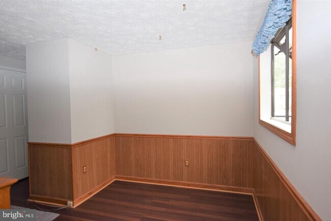 Building Photo - 308 Melling Ave