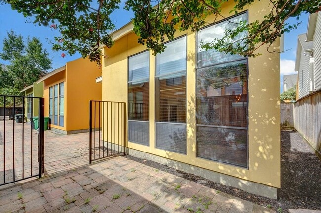 Building Photo - 4412 Koehler St