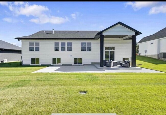 Building Photo - Brand new 4 bedroom 3 bath home in Hiawath...