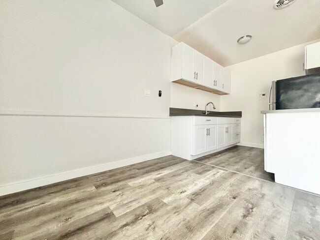 Building Photo - 924 4th St Santa Monica, CA 90403