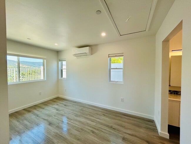 Building Photo - 870 Windridge Cir