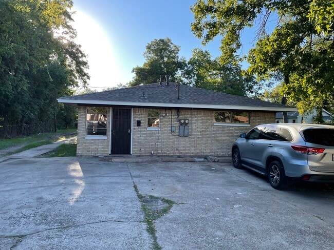 Building Photo - 5607 Pickfair St