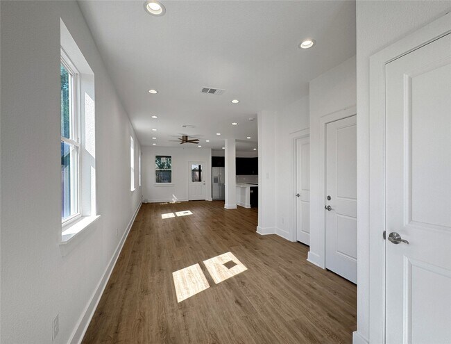 Foto del edificio - 5427 Bellfort Ct