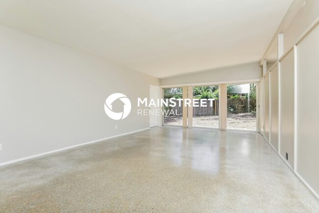 Building Photo - 4 Bedroom Pet-Friendly Home in Edgewood, FL with Main Street Renewal