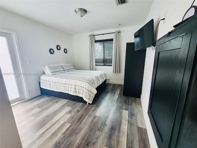 Foto del edificio - 1558 NW 103rd St