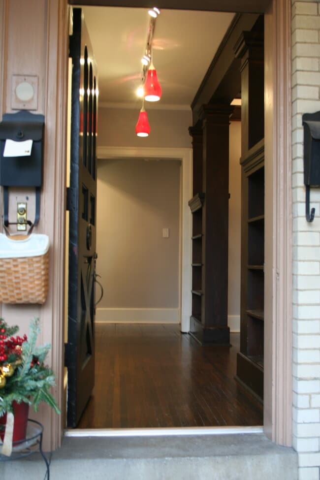 Building Photo - 516 Saint James Pl