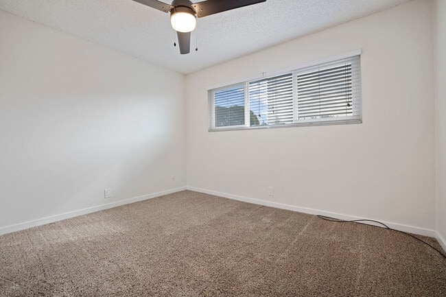 Building Photo - Pointe 38