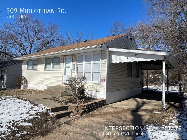 Building Photo - Three Bed/1Bath with Lots of Natural Light