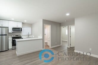 Building Photo - 4849 Mansfield St