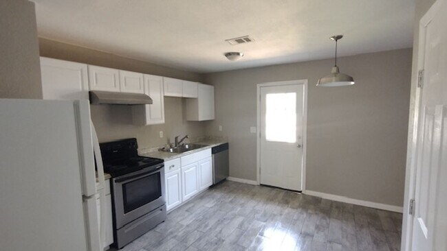 Foto del edificio - 863 Meadowlark Circle