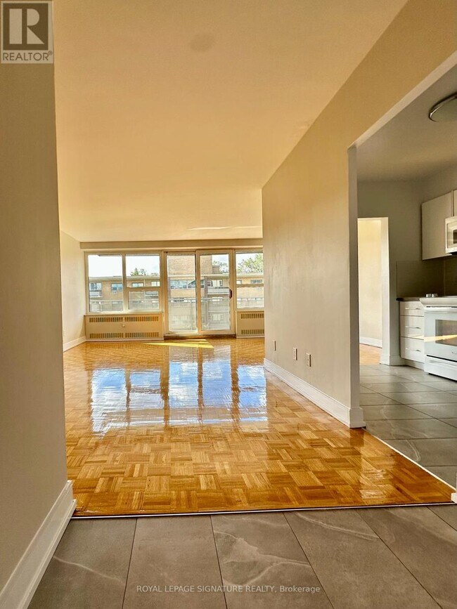 Photo du bâtiment - 10 Shallmar Blvd