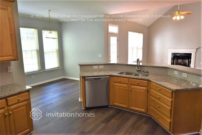 Foto del edificio - 8007 Harrington Woods Rd