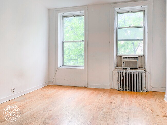 Foto del edificio - 1324 Halsey St