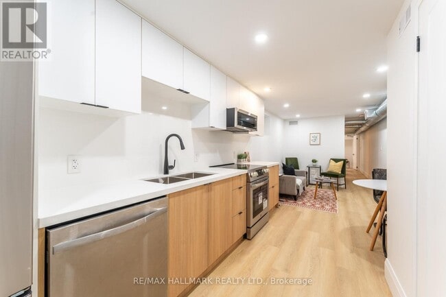 Photo du bâtiment - 700 Adelaide St W