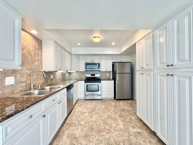 Building Photo - Beautiful 4Bd/2.5Ba Available In Irvine!