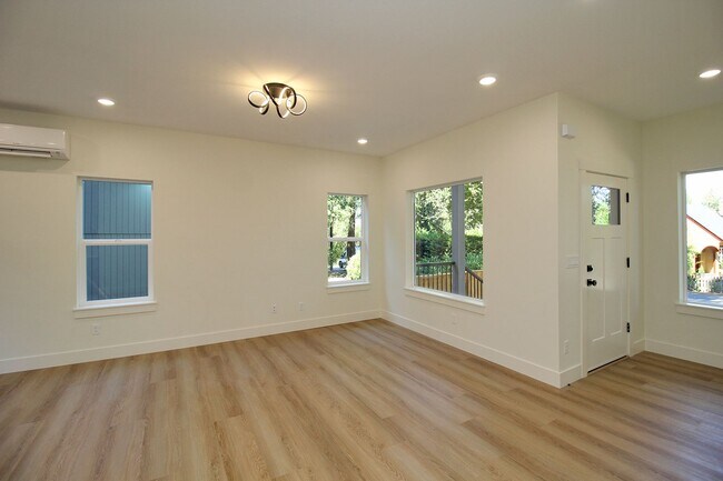 Foto del edificio - 4660-4660 SW Fairvale Ct