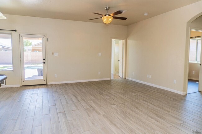 Building Photo - 2549 S 42nd Ave