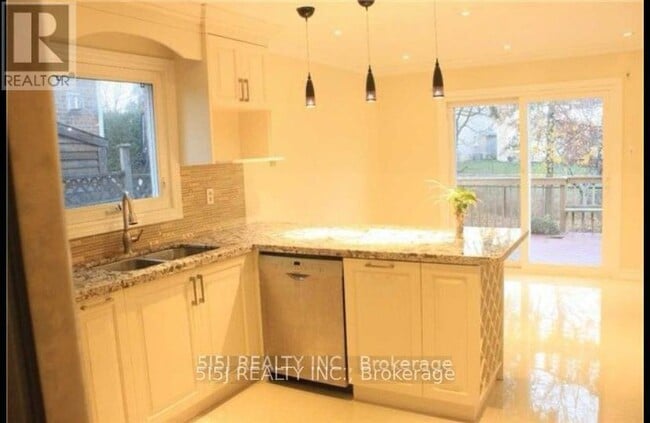 Building Photo - 51 Topham Crescent