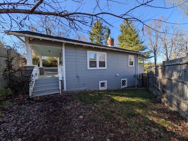 Foto del edificio - West Asheville Bungalow!