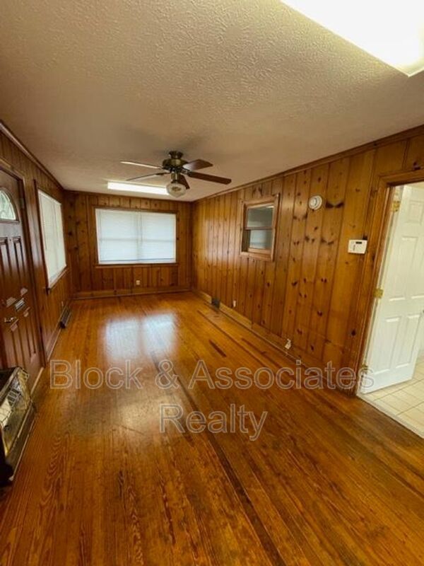 Building Photo - 1542 N Tremont Dr