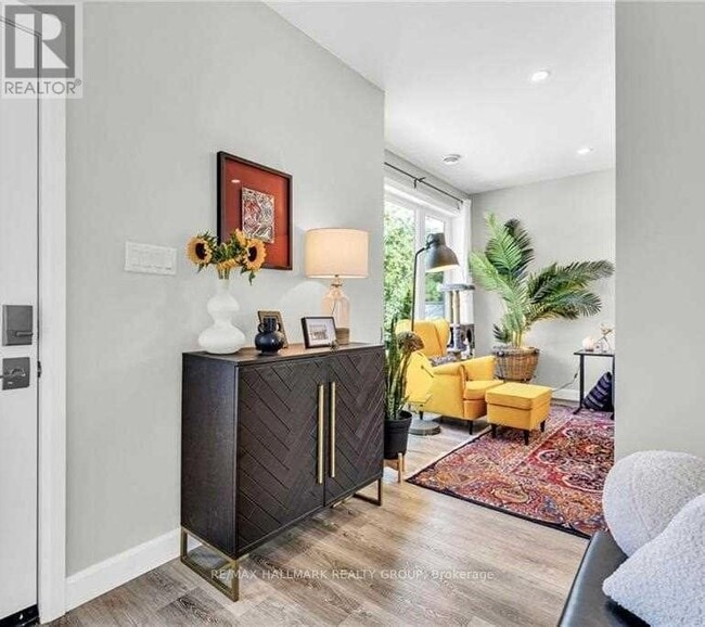 Photo du bâtiment - 359 Whitby Ave