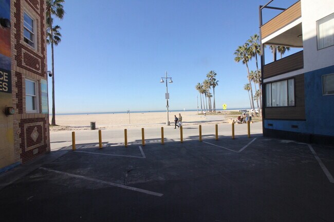 Foto del edificio - 407 Ocean Front Walk