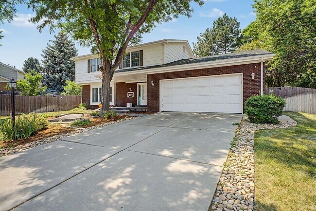 Foto del edificio - "Spacious 4-Bedroom Oasis with 4 Full Baths in Prime Englewood Location – 3306 Sq. Ft. of Comfort...