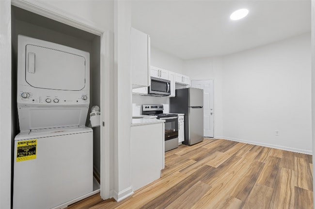Building Photo - 5629 W Girard Ave
