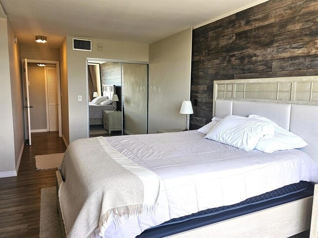 Building Photo - 1780 NE 191st St