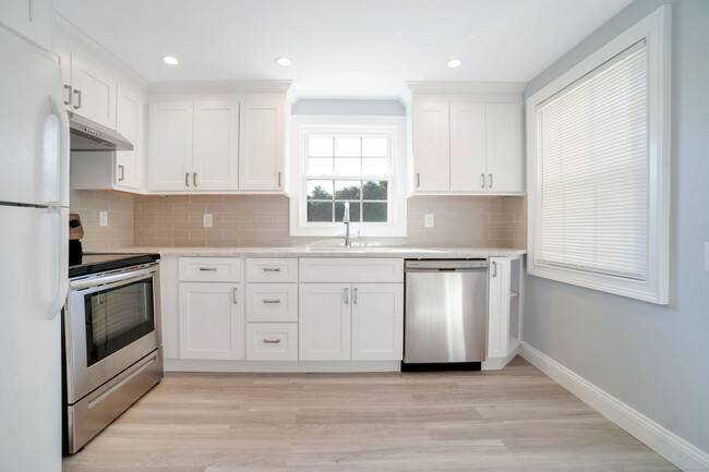 Building Photo - 981 Black Rock Tpke