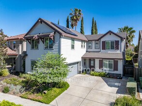 Building Photo - 376 Bougainvilla Dr