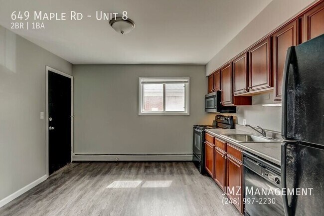Foto del edificio - 649 W Maple Rd