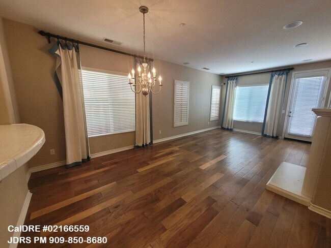 Building Photo - Riverside 3 Bedroom Home