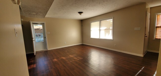 Living Room - 3516 Torbay Dr