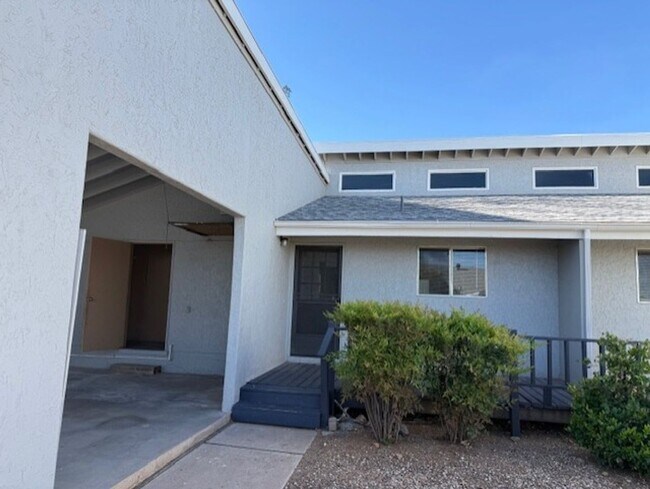 Foto del edificio - 2 Bedroom 2 Bath Contact Property Pros Pro...