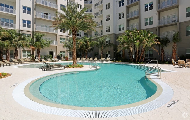 Building Photo - Juno Winter Park