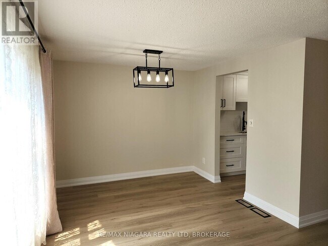 Photo du bâtiment - 6781 Dawson St