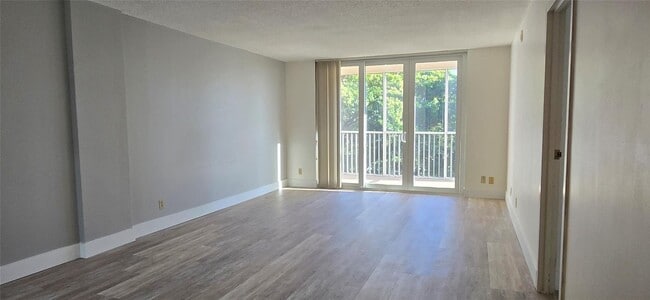 Foto del edificio - 250 Jacaranda Dr