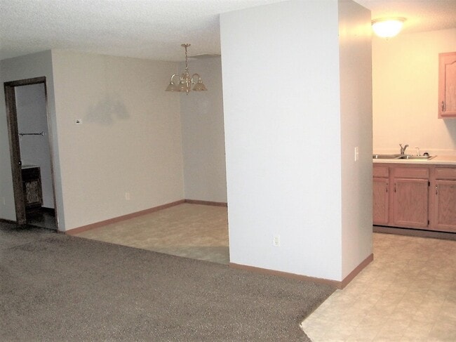 Building Photo - 594 W 8th St