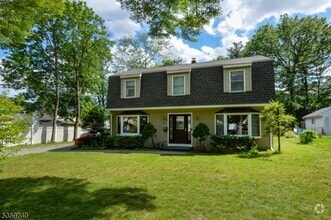 Building Photo - 252 Hillside Ave