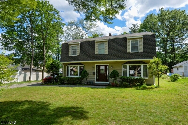 Foto principal - 252 Hillside Ave