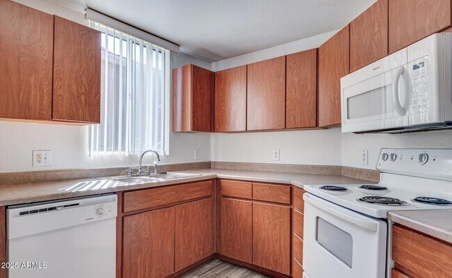 Foto del edificio - 1737 N Central Ave