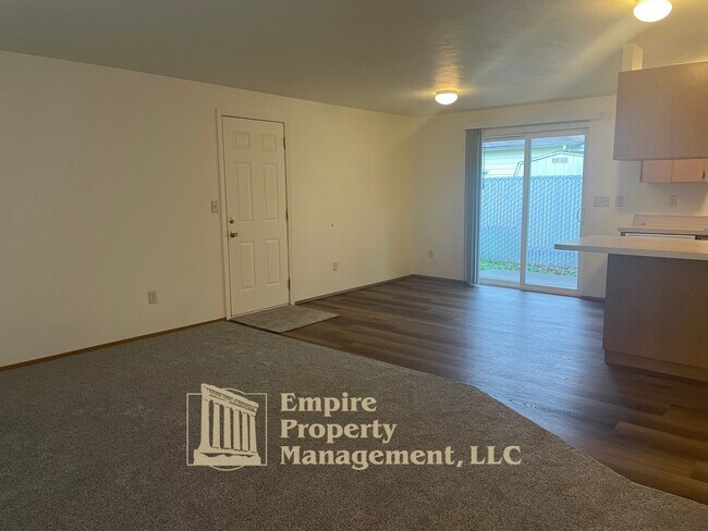 Photo - 355 Maple St House