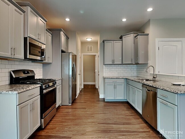 Foto del edificio - 653 Lakemont Dr