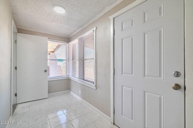 Foto del edificio - 1535 W Buckeye Rd