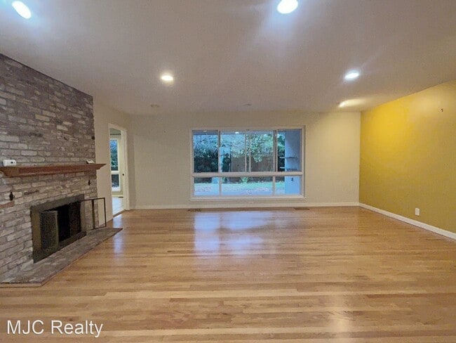 Building Photo - 3 br, 2 bath House - 1342 Bobolink Circle,