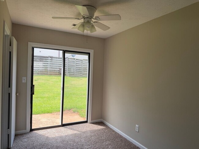 Foto del edificio - CountryPlace Townhomes off Lakeside Drive