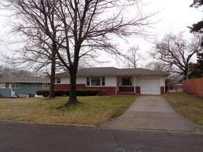 Building Photo - 407 Sondra Ave