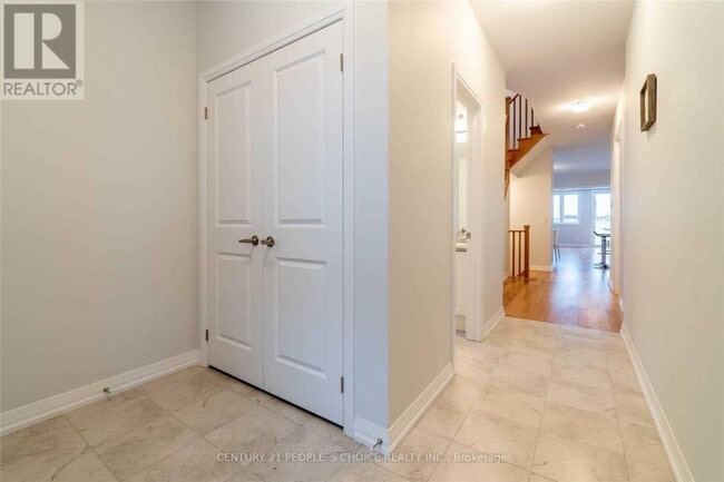 Building Photo - 886 Sobeski Ave