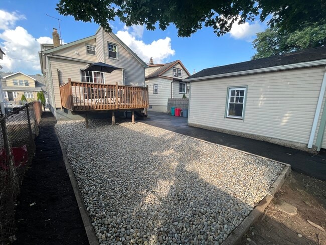 Building Photo - 1974 William St